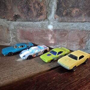 Vibrant Toy Car Collection - Blue, White, Green, Yellow